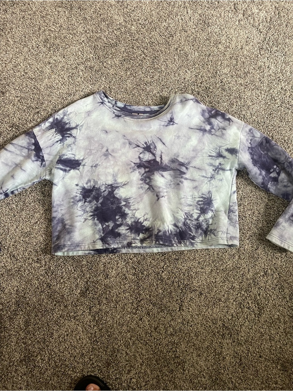 Zella Tie-Dye Crop Long Sleeve Top in Purple and White